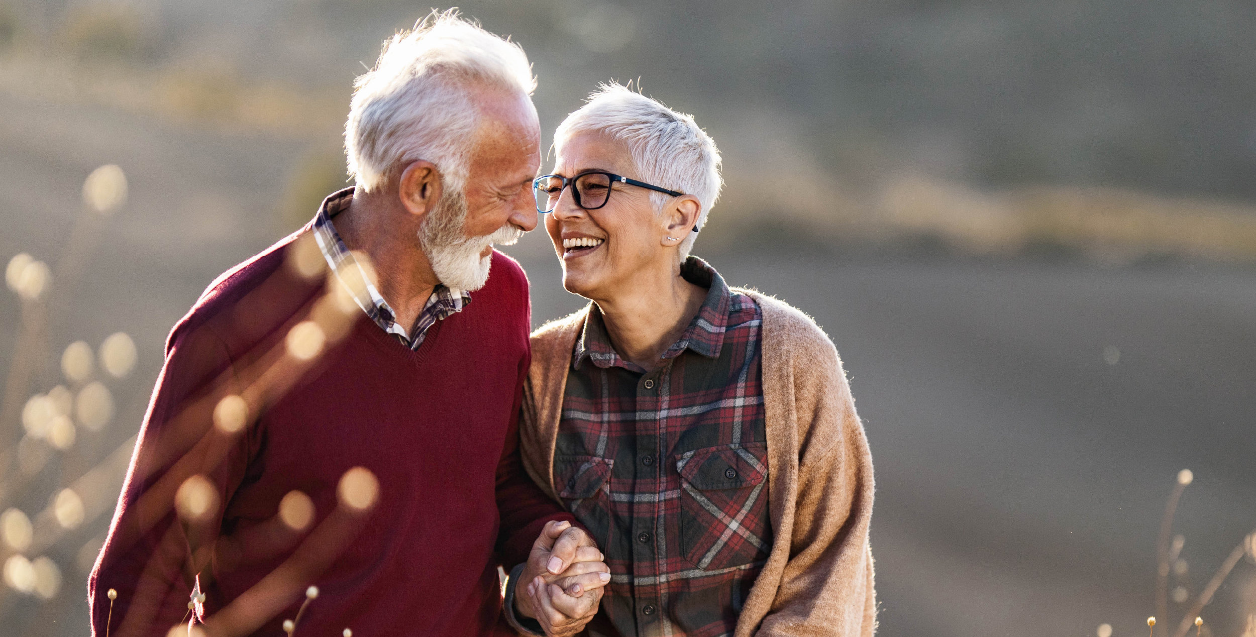 Glückliches Bewohnerpaar im Park