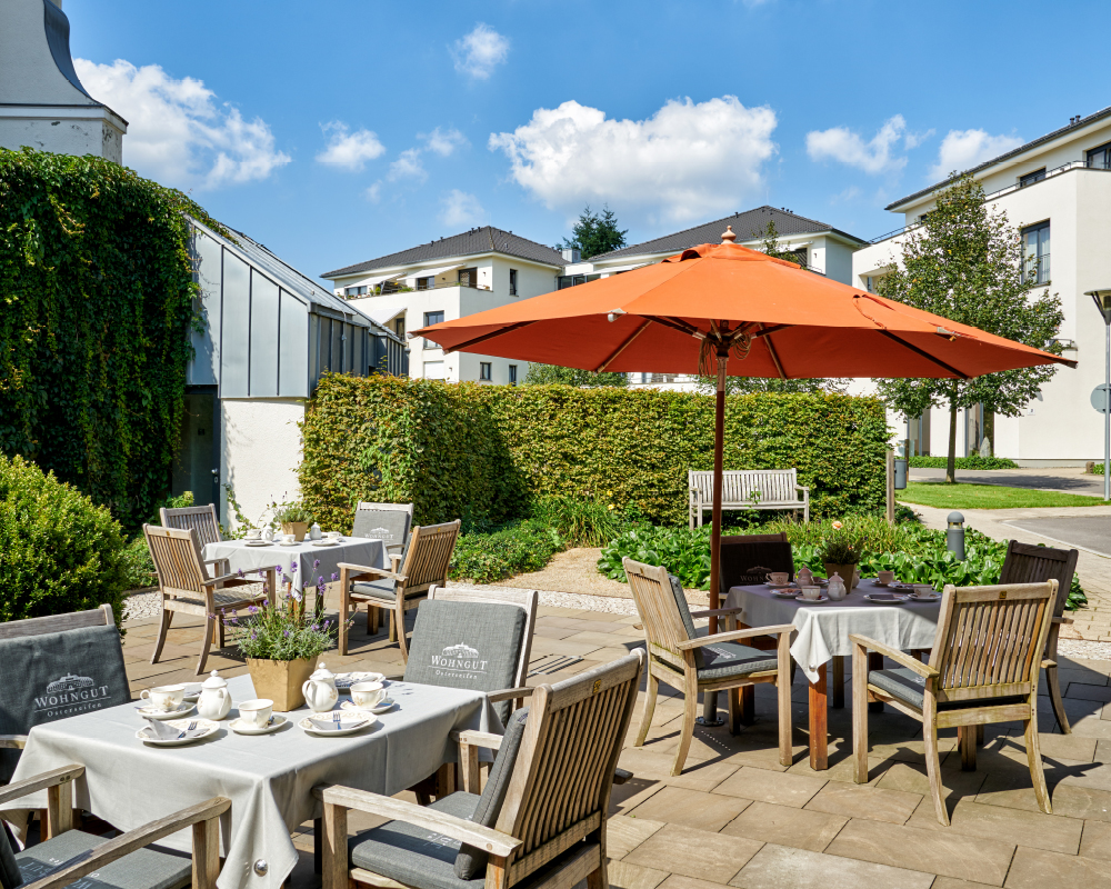 Außenbereich Café mit Terrasse im WohnGut Osterseifen