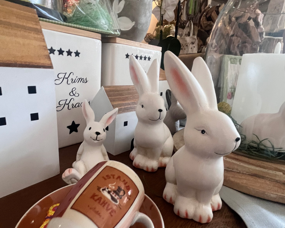 Osterdekoration in der Remise des WohnGut Osterseifen