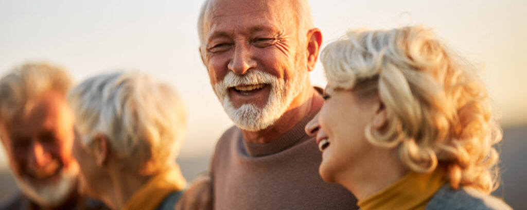 Glückliche Bewohnerin im Service-Wohnen im WohnGut Osterseifen