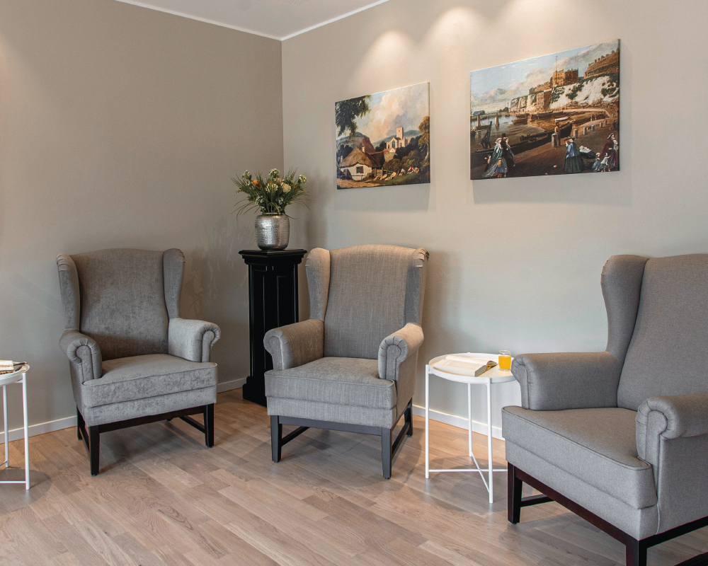 Gemütlicher Sitzbereich in der Tagespflege im WohnGut Osterseifen