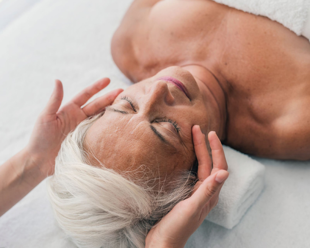 Gesichtsmassage im WohnGut im Rahmen des Vital-Programms