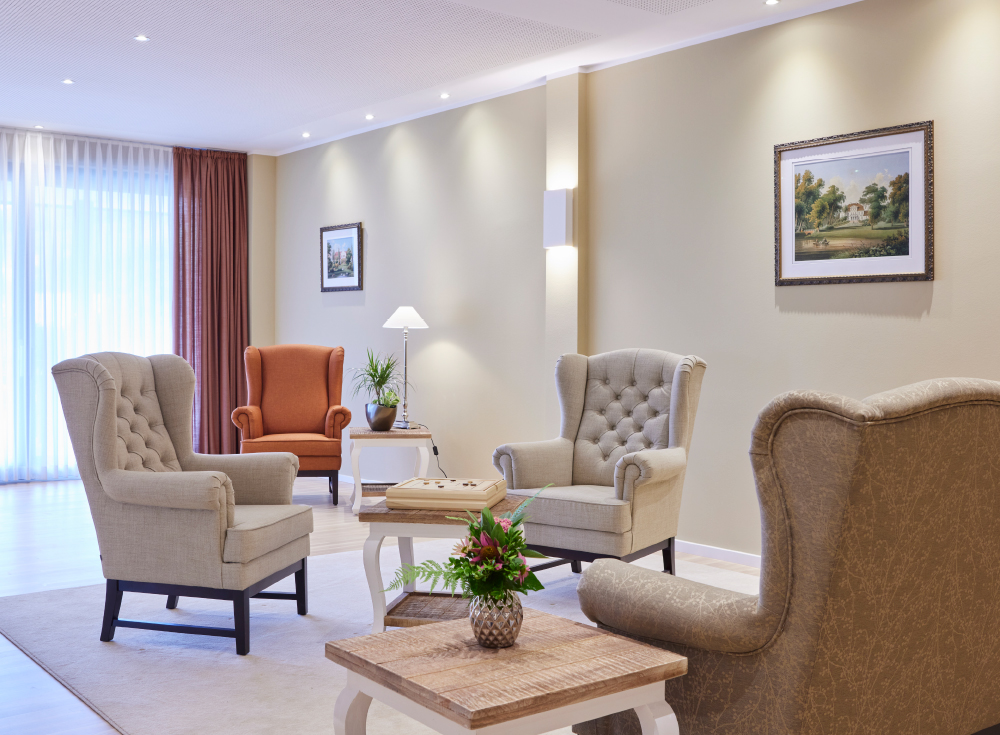 Gemütlicher Sitzbereich im Gemeinschafts-Wohnen im WohnGut Saalhausen