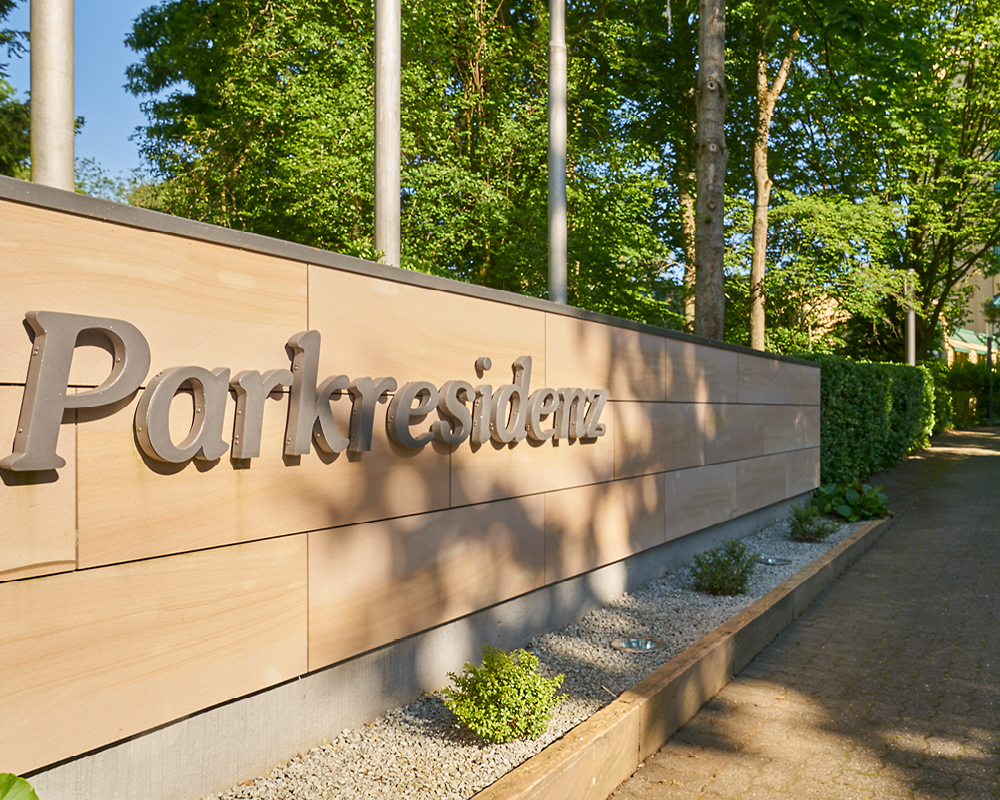 Wand mit 3D-Schriftzug Parkresidenz